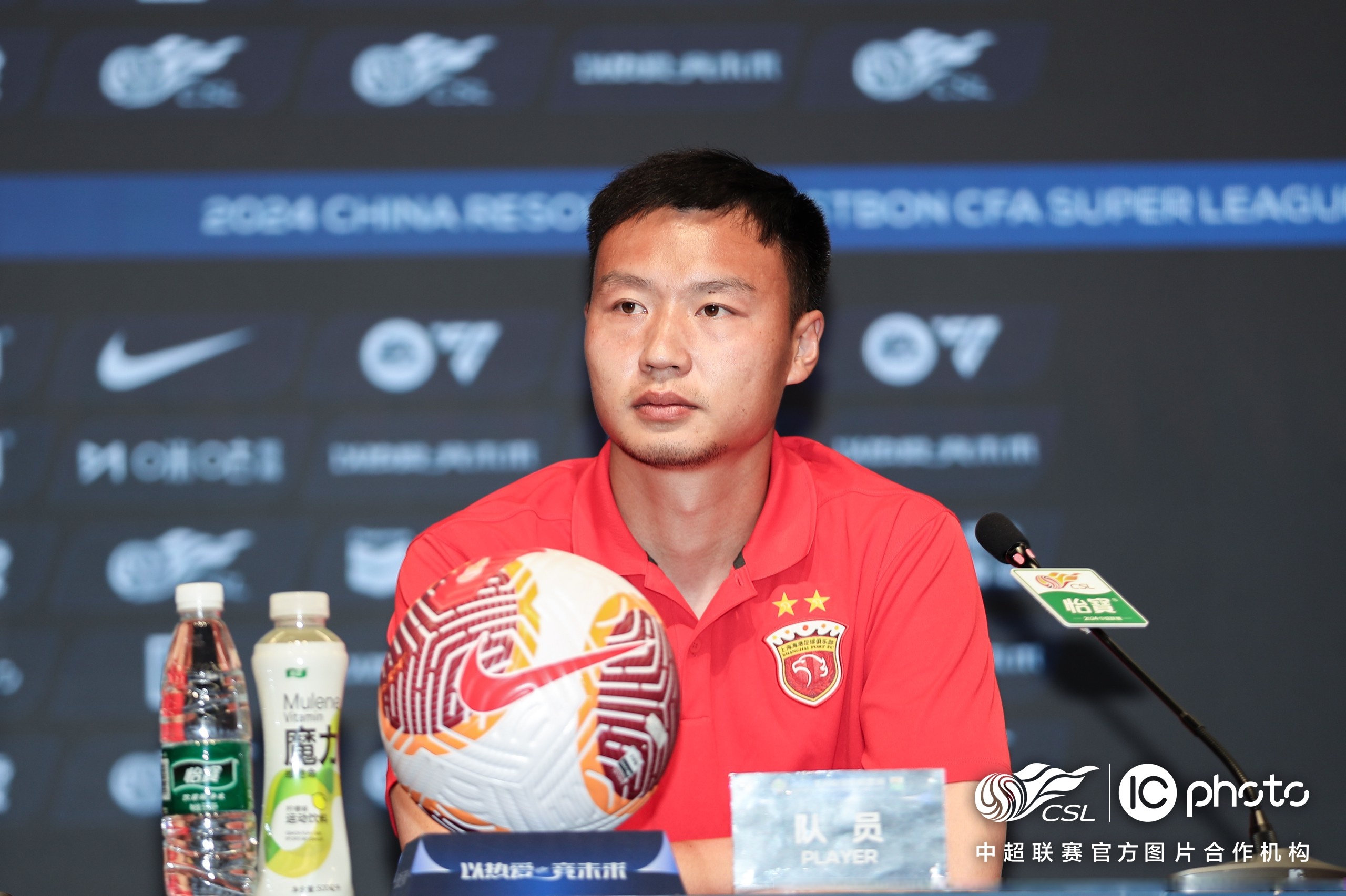 球队主教练对即将到来的比赛充满期待