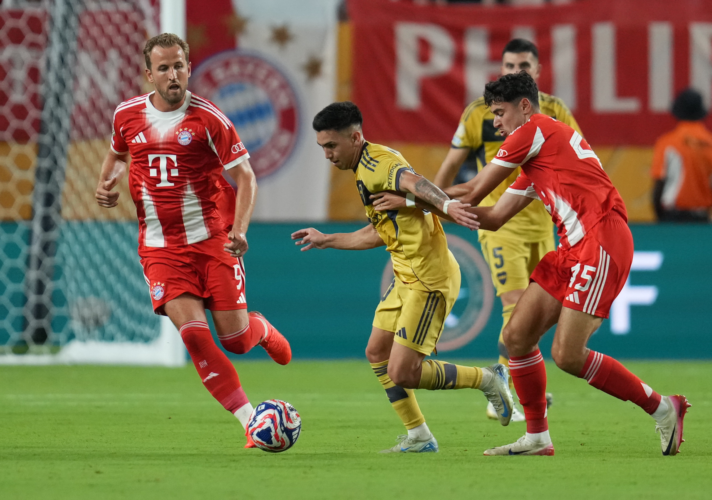 拜仁慕尼黑主场大胜，小组领先优势明显的简单介绍