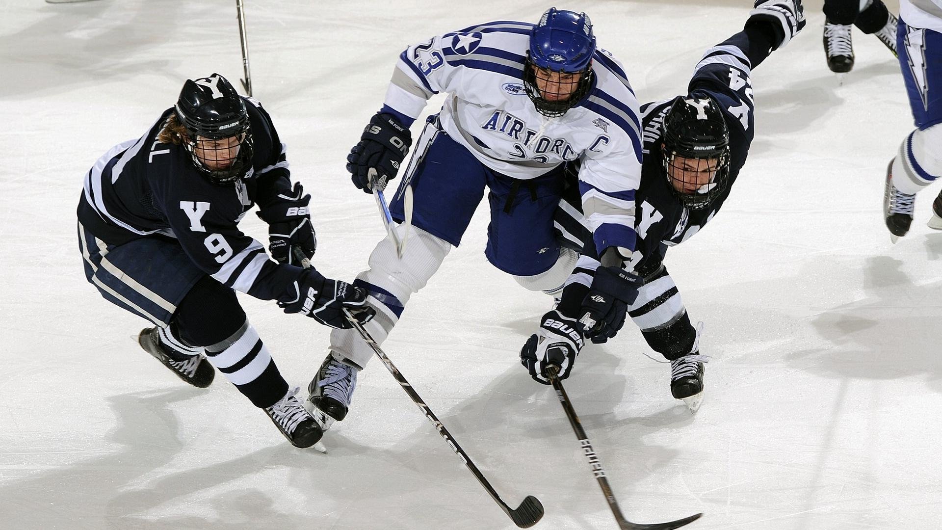 莱奥独造三球引爆全场,塞维利亚掀翻黄色潜水艇