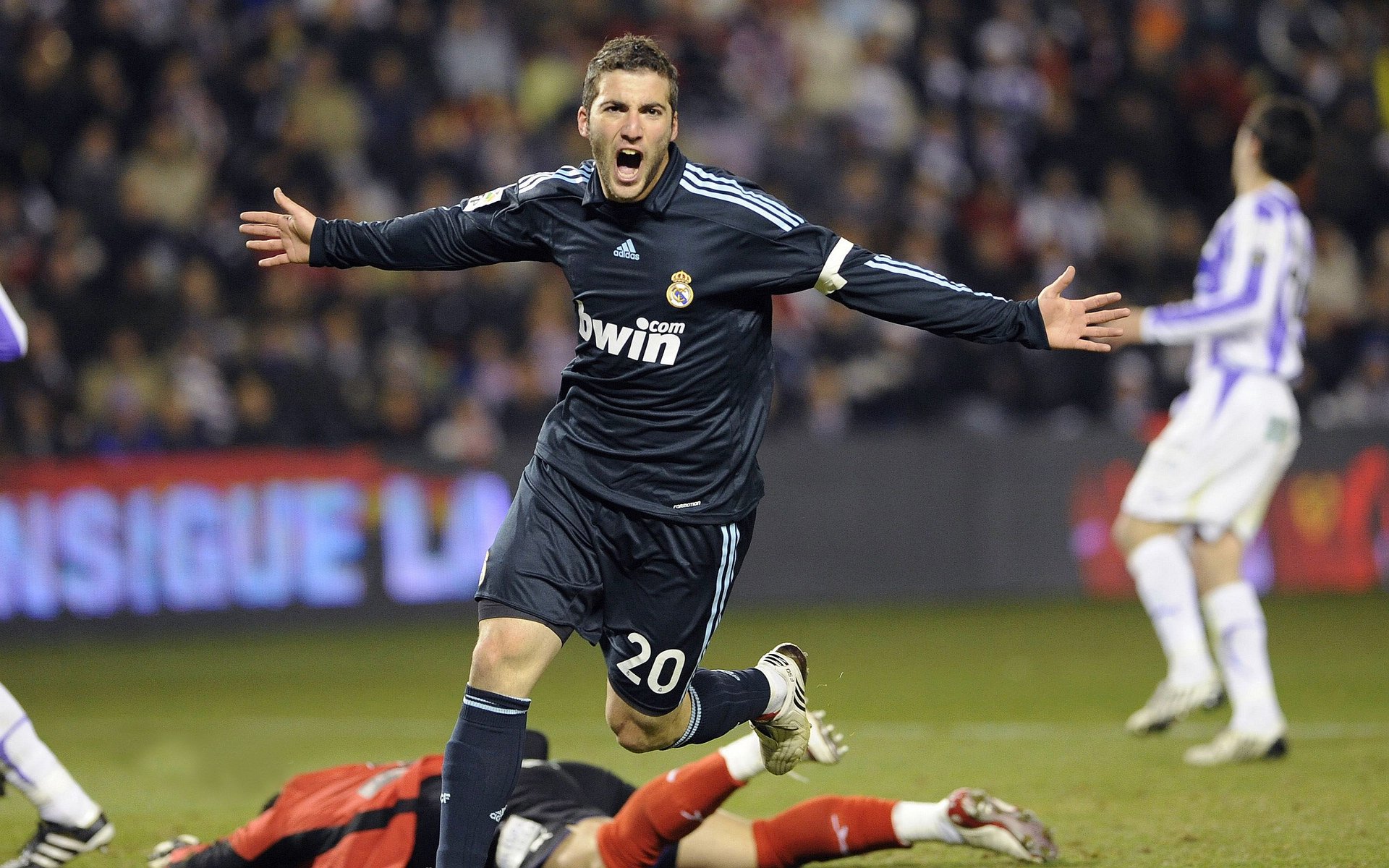 布伦森的唯一性，在NBA季后赛之夜，他用持续杀伤改写比赛逻辑