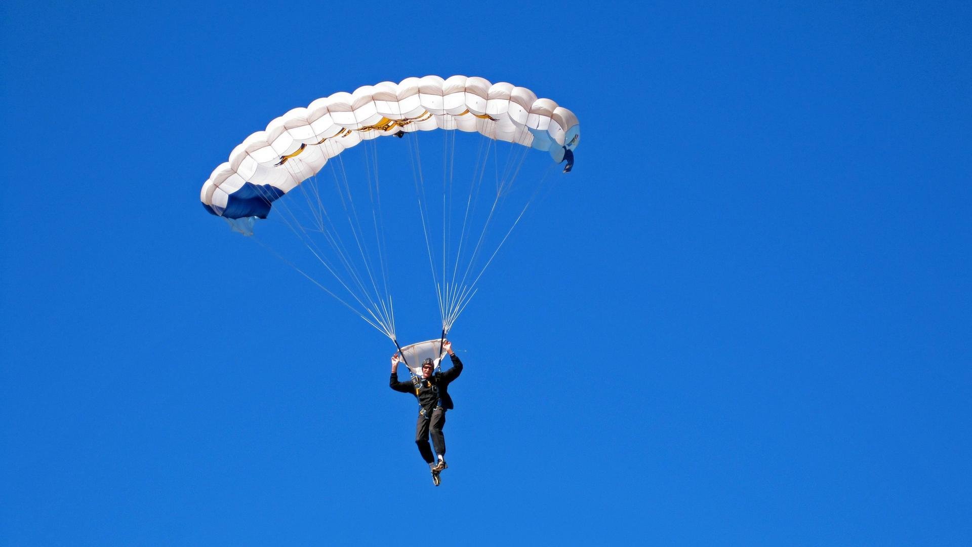 年度焦点之战之夜，霍勒迪如何以节奏完全掌控赛场